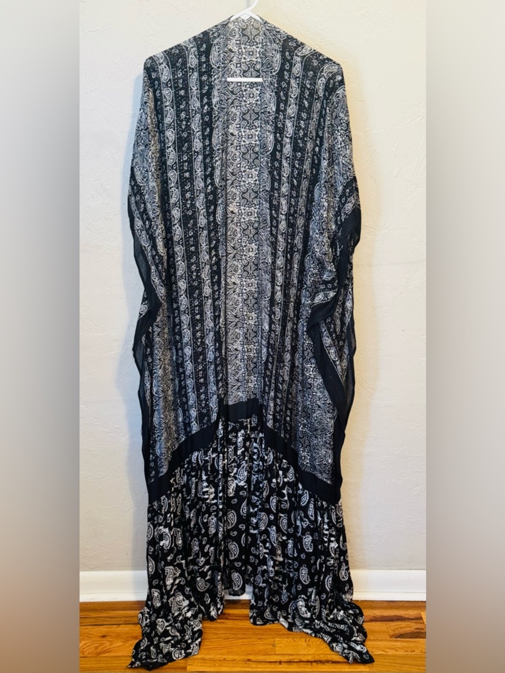 Three Bird Nest Black & White Paisley Kimono Duster one size - Picture 9 of 16
